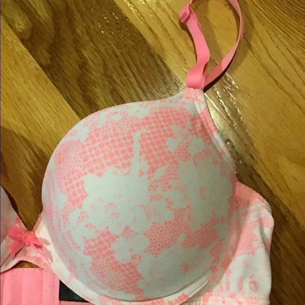 Women’s size 36B push-up underwire smart and sexy bra.  M